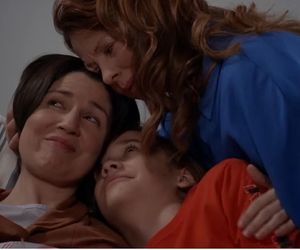 Pierwsza miłość odc. 4019. Kinga (Aleksandra Zienkiewicz), Teresa Żukowska (Ewa Skibińska), Maciek (Yan Polovnikov)