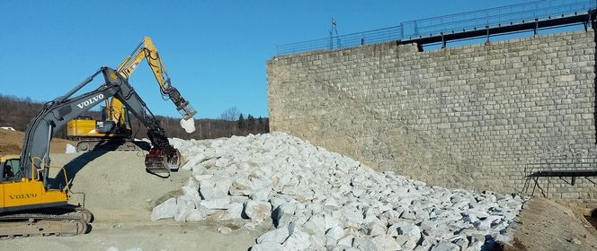 Stronie Śląskie - zabezpieczenie przeciwpowodziowe i naprawa uszkodzej tamy na potoku Morawka