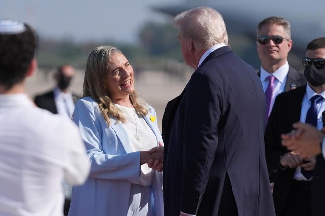 Trump w Tel Awiwie. Hamas wypuszcza kolejnych zakładników