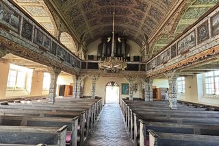 Wyjątkowy kościół w Okartowie. Wnętrze zapiera dech w piersiach