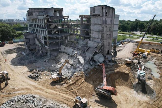 Szkieletor sam się zawalił. Mieszkańcy Bielan usłyszeli łomot