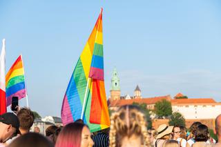 Marsz Równości w Krakowie - tłumy na wydarzeniu pod hasłem Zaczerpnąć tchu.