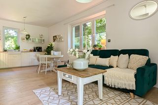 Zatopiony w zieleni dom pod Warszawą