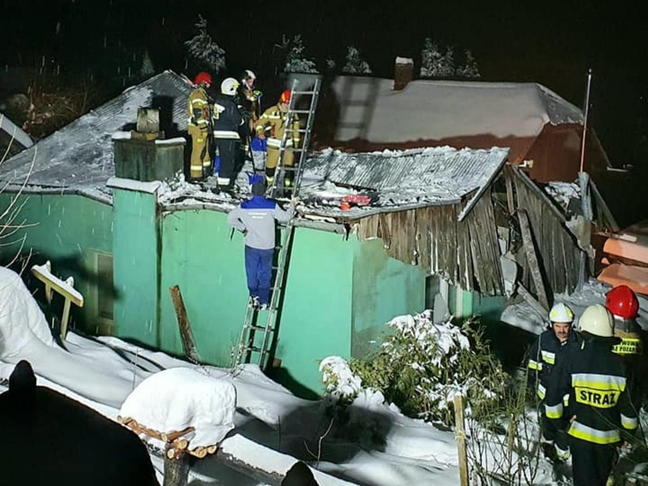 O krok od tragedii na Podkarpaciu! Nocą zawalił się dach domu! [RAPORT Z ANTENY 18.02.2021]