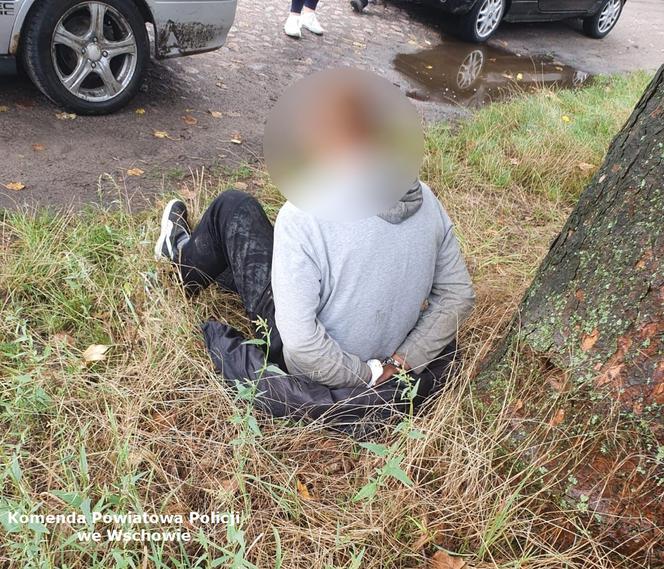 W brudnych ciuchach, z bagażnikiem skradzionych rzeczy