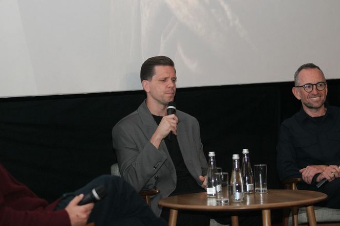 Wojciech Szczęsny z dziećmi na premierze filmu o sobie