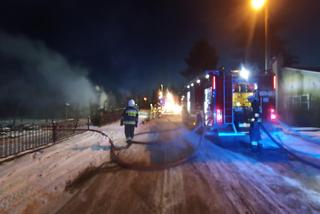 Pożar domu w Wielkopolsce. Potężny MRÓZ utrudniał akcję gaśniczą 