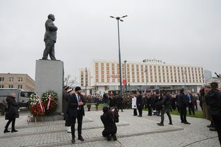 Kaczyńska z rodziną i Nawrockimi uczciła pamięć ojca