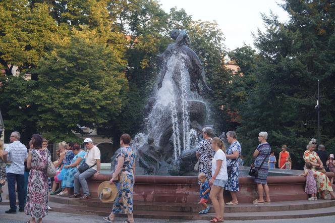 Fontanna Muzyki rozbrzmiała w centrum Bydgoszczy [ZDJĘCIA]