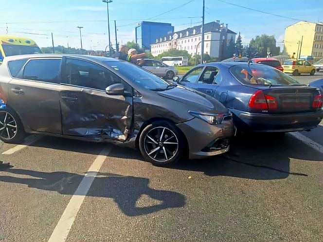 Karambol w centrum Bydgsozczy. Ruch w stronę centrum zablokowany