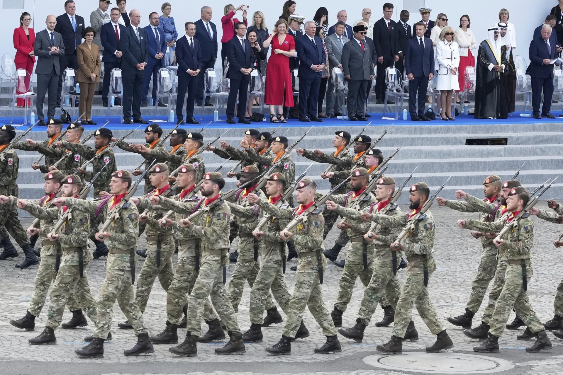 Defilada na Polach Elizejskich 2025