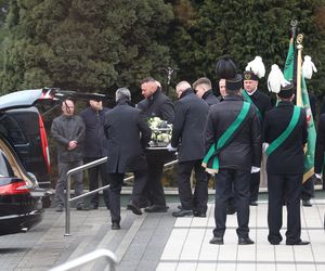 Pogrzeb górnika, który zginął w katastrofie w Kopalni Węgla Kamiennego Knurów-Szczygłowice. Osierocił dwie córki