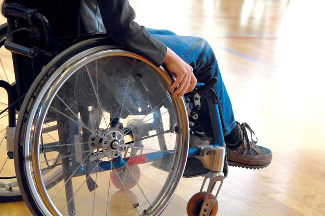 niepełnosprawny na wózku
