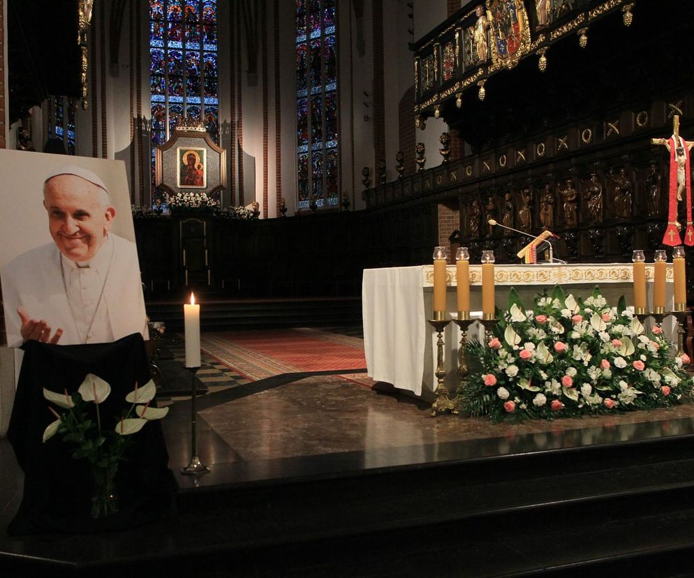 Msza święta w Warszawie za zmarłego papieża Franciszka. Archidiecezja warszawska podała nową datę