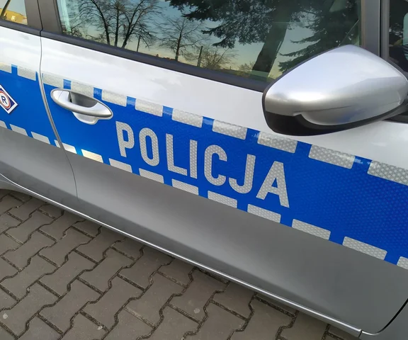 Strzały pod Biedronką i ranny policjant. Jest nagranie