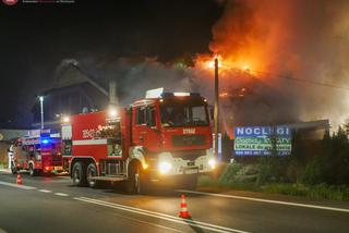 Pożar delikatesów w Michałowicach. Kłęby gęstego dymu było widać z daleka