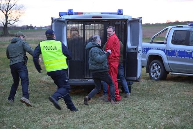 Pierwsza miłość, odcinek 3815:  Bartek (Rafał Kwietniewski), psychol Mateusz (Lesław Żurek)