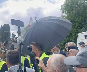Antywojenny protest na Cmentarzu Żołnierzy Radzieckich w Warszawie