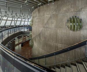 Hotel i nadajnik telewizyjny na górze Ještěd (Czechy, dawna Czechosłowacja)