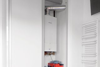 Kotłownia z kotłem dwufunkcyjnym. Zalety i wady kotła dwufunkcyjnego. Podłączenie do instalacji
