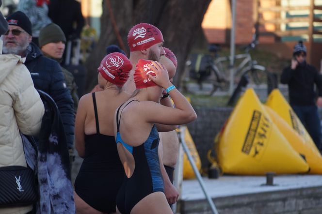 Wskoczyli do lodowatej Brdy! Za nami zawody FOCUS Ice Swimming Bydgoszcz Festival 2024