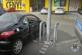  Trzylatek za kierownicą w Wałbrzychu. Przygniótł matkę do barierki na parkingu