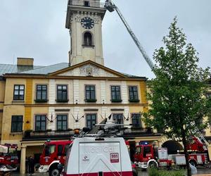 Pożar wieży ratuszowej w Cieszynie. Z Ratusza ewakuowano pracowników i petentów