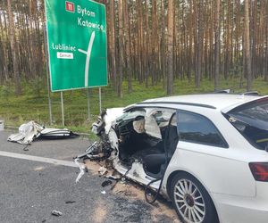 Zderzenie busa z samochodem osobowym na DK11. Trasa w rejonie Lublińca całkowicie zablokowana