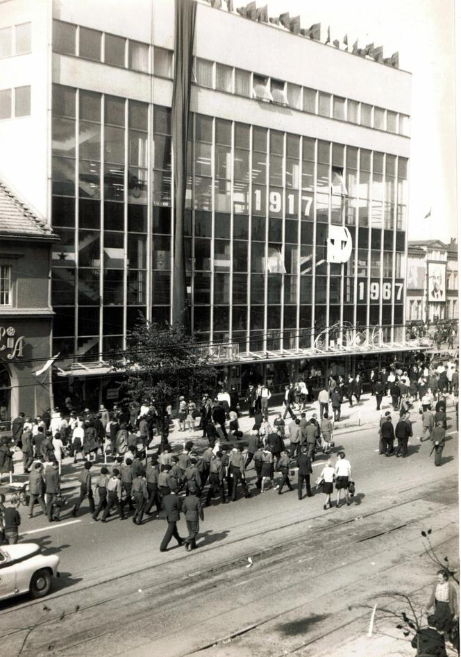 Dom Towarowy „Sezam" na archiwalnych zdjęciach