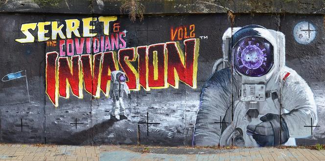 Nowe pandemiczne graffiti w Olsztynie: "Sekret & The Covidians Invasion" [FOTO]