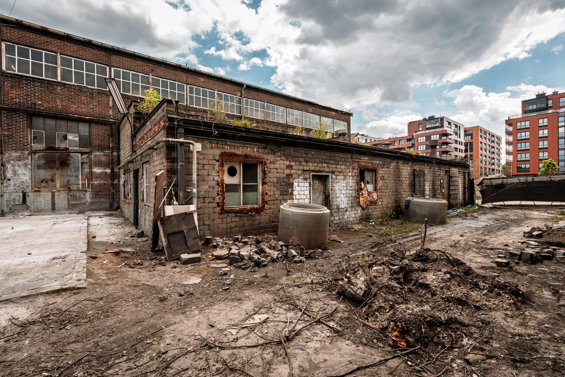 Stocznia Cesarska w Gdańsku, jej zabytkowe hale i przybudówki z czasów PRL