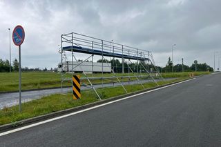 Rampy do odśnieżania ciężarówek. Nowe urządzenia na polskich drogach