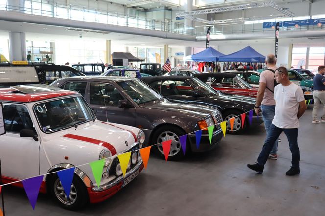 Retro Motor Show rozpoczęte! Wyjątkowe samochody na MTP!