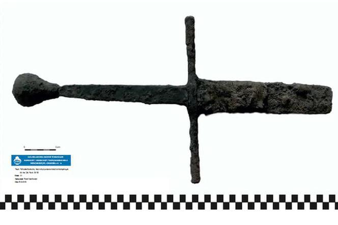 Niebywałe odkrycie archeologów w Bydgoszczy! Na miejscu Teatru Kameralnego znaleziono miecz z XV wieku! [AUDIO]