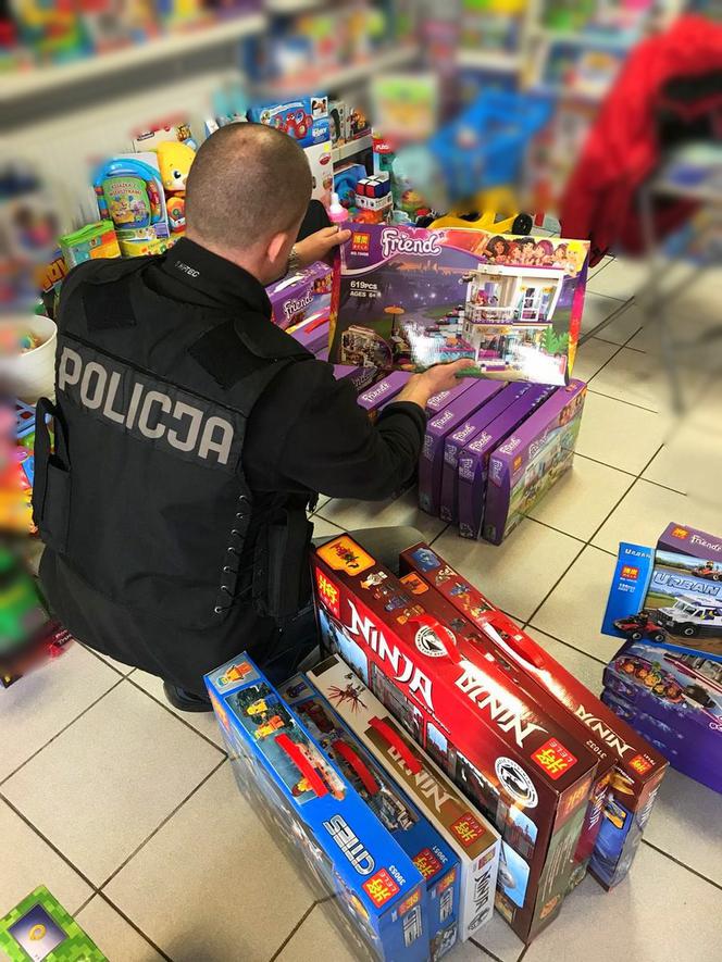 Policjanci zabezpieczyli podrobione dziecięce klocki