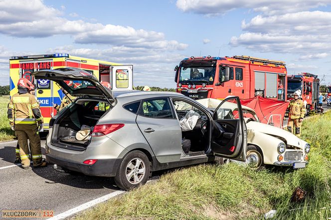 Wypadek śmiertelny pod Kluczborkiem. Zginęli kierowca i pasażer zabytkowej syreny