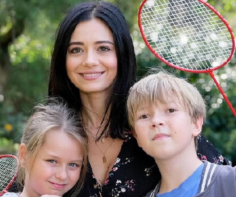 M jak miłość. Iza (Adriana Kalska), Maja (Laura Jankowska), Szymek (Staś Szczypiński)