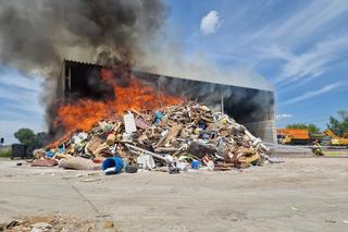 Pożar składowiska odpadów wielkogabarytowych w Tarnowie - 23.05.2023r.