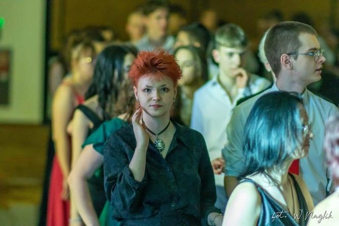 Fantastyczna zabawa na studniówce uczniów ZS nr 1 w Tychach ZDJĘCIA