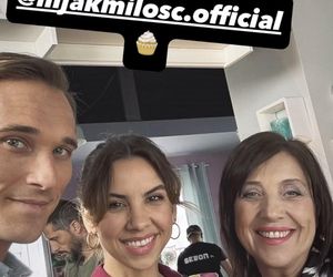 M jak miłość. Iwona (Hanna Śleszyńska), Aneta (Ilona Janyst), Olek (Maurycy Popiel)