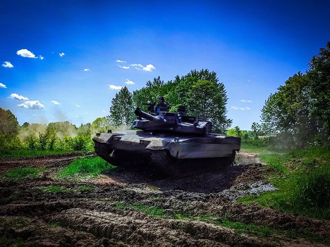 Czołgi K2 podczas ćwiczeń w 9BBKPanc