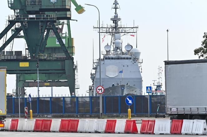 Amerykański krążownik rakietowy typu Ticonderoga USS Normandy wpłynął do portu w Gdyni