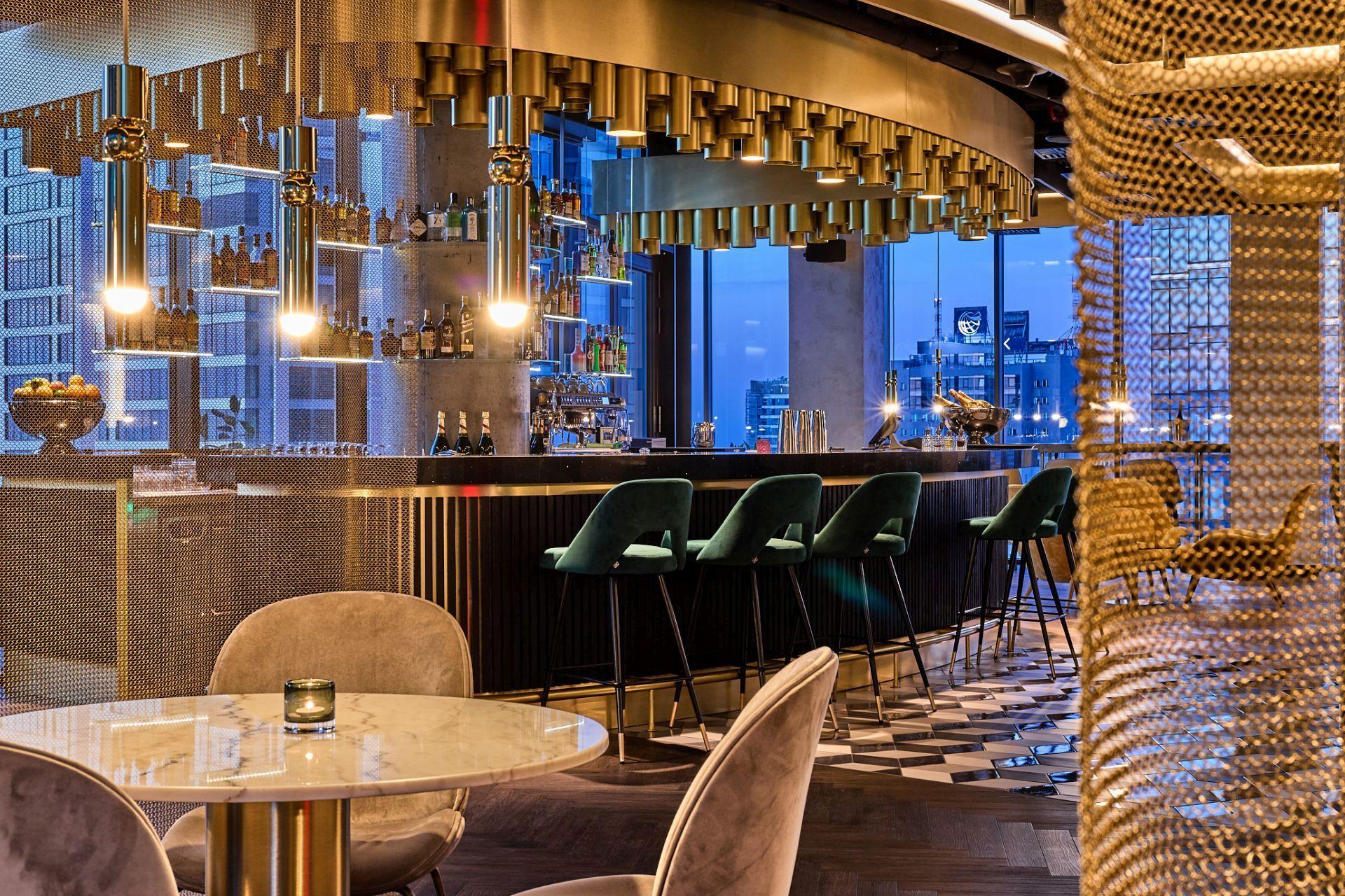 Hotel Crowne Plaza Warsaw – The HUB. Miasto i człowiek według biura Tremend