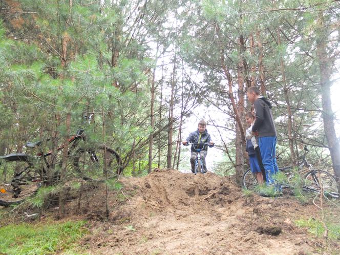 Jeździły na rowerach, wpadły na pocisk moździerzowy. Bombowy koniec wakacji w Woli Uhruskiej