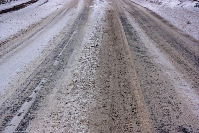 Śnieg i oblodzenie na drogach w Kujawsko-Pomorskiem