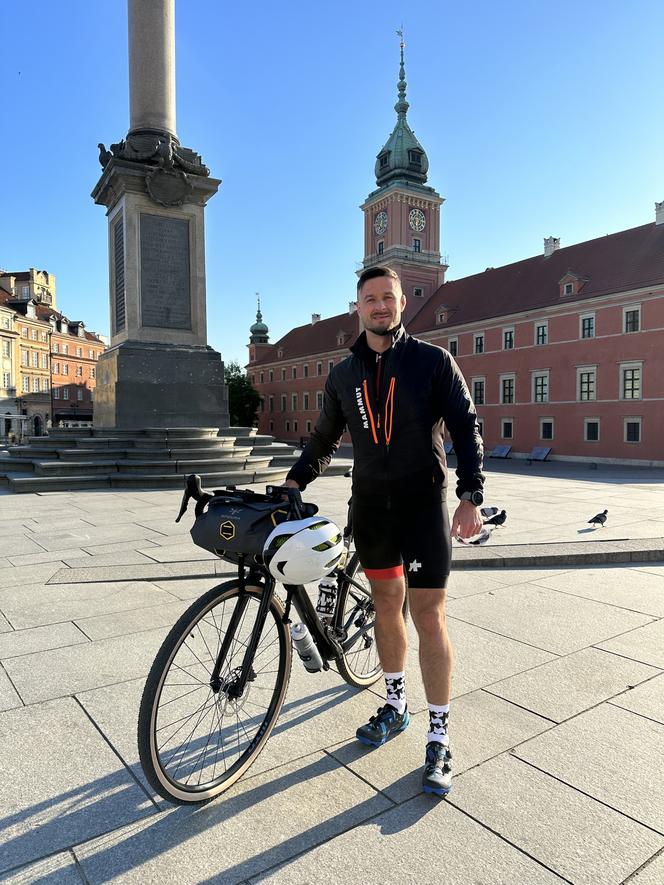 Jarosław pasha Jarząbkowski jedzie rowerem na Paris Major 2023! Przed nim ponad 1700 km! [ZDJĘCIA]