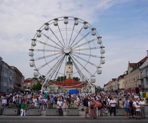 Boże Ciało 2024. Tłumy wiernych przeszły w procesji ulicami Białegostoku