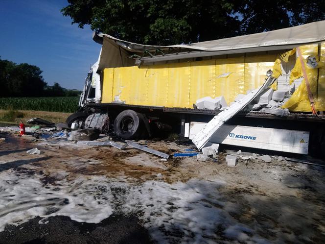 Zderzenie tirów na DK 8 w Jordanowie Śląskim