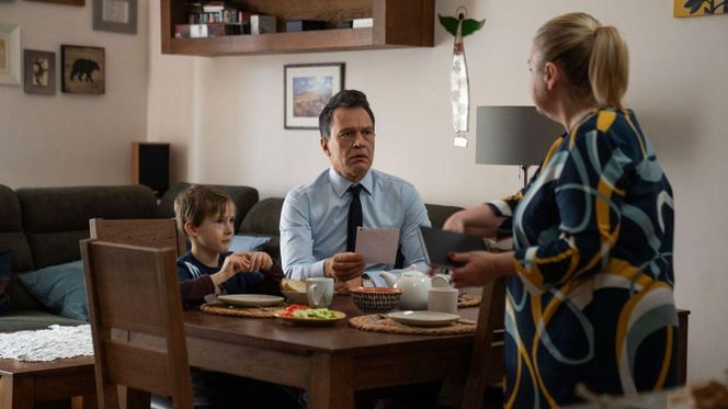 Na dobre i na złe odc. 951. Andrzej Falkowicz (Michał Żebrowski), Jadzia (Aldona Jankowska), Edzio (Marcel Rebandel) 