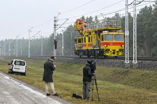 Nowe ustalenia o sprawcach dywersji na kolei! Było ich więcej, niż mówił Tusk?! 